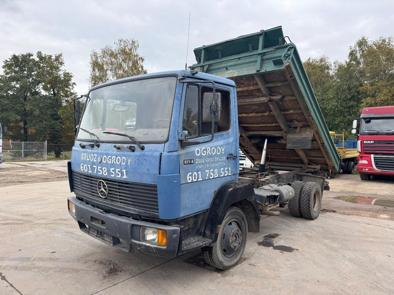 Mercedes-Benz SK 814 (6 CYLINDER / STEEL SUSPENSION / MANUAL PUMP / 3-SIDE TIPPER) - Kipper vrachtwagen: afbeelding 1 Mercedes-Benz SK 814 (6 CYLINDER / STEEL SUSPENSION / MANUAL PUMP / 3-SIDE TIPPER) - Kipper vrachtwagen: afbeelding 1