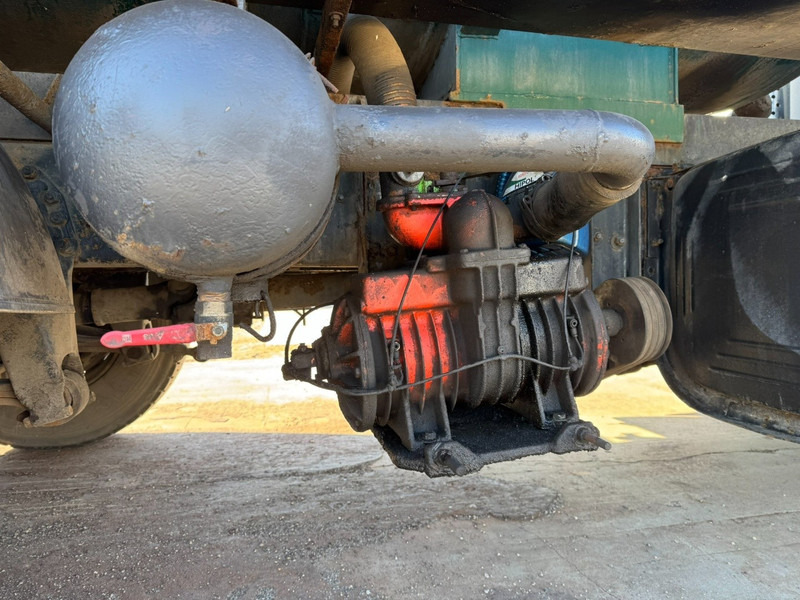 Scania 93 - 280 (14.000L / MANUAL PUMP & GEARBOX / 6X2) - Vacuümwagen: afbeelding 5 Scania 93 - 280 (14.000L / MANUAL PUMP & GEARBOX / 6X2) - Vacuümwagen: afbeelding 5