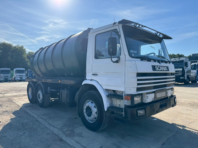 Scania 93 - 280 (14.000L / MANUAL PUMP & GEARBOX / 6X2) - Vacuümwagen: afbeelding 3 Scania 93 - 280 (14.000L / MANUAL PUMP & GEARBOX / 6X2) - Vacuümwagen: afbeelding 3