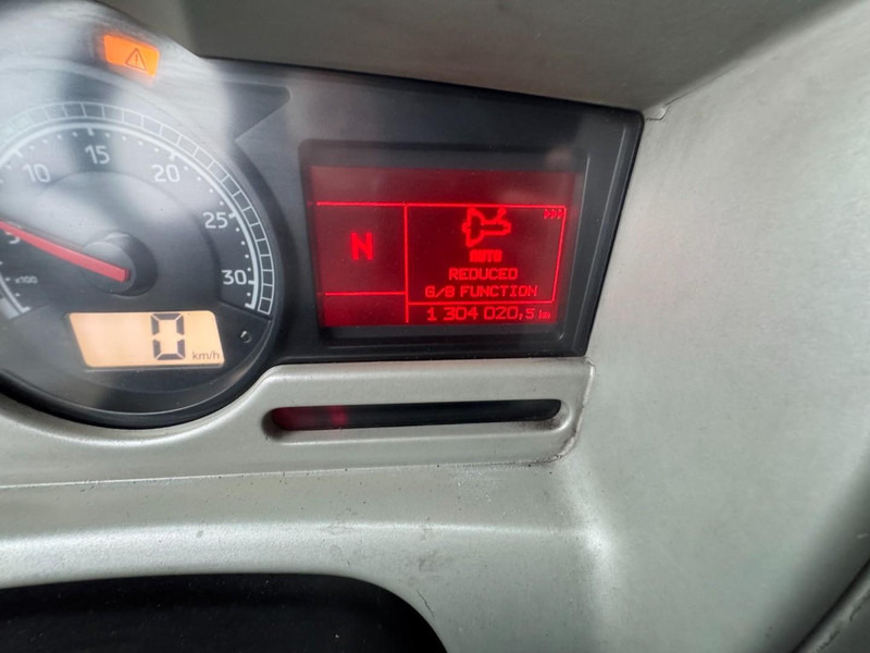 Trekker Renault Premium 450 DXI (VERY NICE CONDITION / TRES BON ETAT): afbeelding 13 Trekker Renault Premium 450 DXI (VERY NICE CONDITION / TRES BON ETAT): afbeelding 13