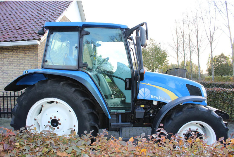 New Holland T5050 - Tractor: afbeelding 3 New Holland T5050 - Tractor: afbeelding 3