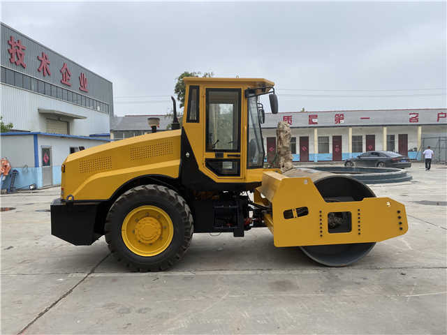 China Made Small Size Road Roller , Brand New Roller , New Compactor Machines - Schapenpootwals/ Grondverdichter: afbeelding 4 China Made Small Size Road Roller , Brand New Roller , New Compactor Machines - Schapenpootwals/ Grondverdichter: afbeelding 4