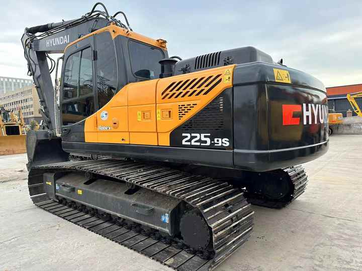 Excellent Performance Korea Brand Hyundai 225-9 Excavator with 800mm Wide Truck Shoe on Hot Sale Used hyundai 220 225 Excavator - Graafmachine: afbeelding 2 Excellent Performance Korea Brand Hyundai 225-9 Excavator with 800mm Wide Truck Shoe on Hot Sale Used hyundai 220 225 Excavator - Graafmachine: afbeelding 2