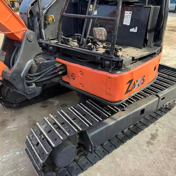 Mini 3-Ton Excavator used Hitachi ZX30 excavator with Excellent Performance and Low Price for sale! - Graafmachine: afbeelding 1 Mini 3-Ton Excavator used Hitachi ZX30 excavator with Excellent Performance and Low Price for sale! - Graafmachine: afbeelding 1