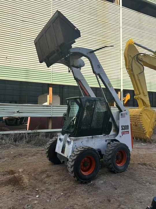 Second Hand BOBCAT S300 Skid-steer Loader with Very Good Performance Is for Sale at a Low Price - Schranklader: afbeelding 5 Second Hand BOBCAT S300 Skid-steer Loader with Very Good Performance Is for Sale at a Low Price - Schranklader: afbeelding 5