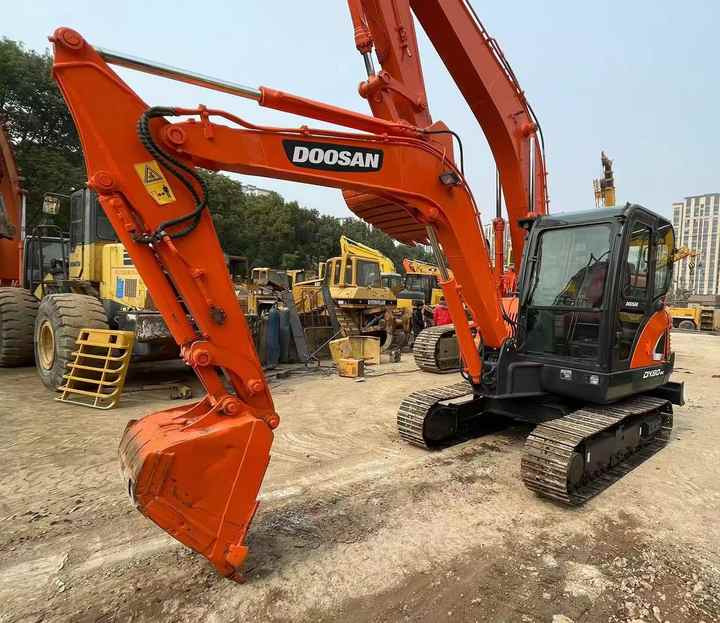 Used Digger DOOSAN DX60 Construction Machinery Construction Digger Used DOOSAN DX60 Cheap Excavator - Rupsgraafmachine: afbeelding 4 Used Digger DOOSAN DX60 Construction Machinery Construction Digger Used DOOSAN DX60 Cheap Excavator - Rupsgraafmachine: afbeelding 4