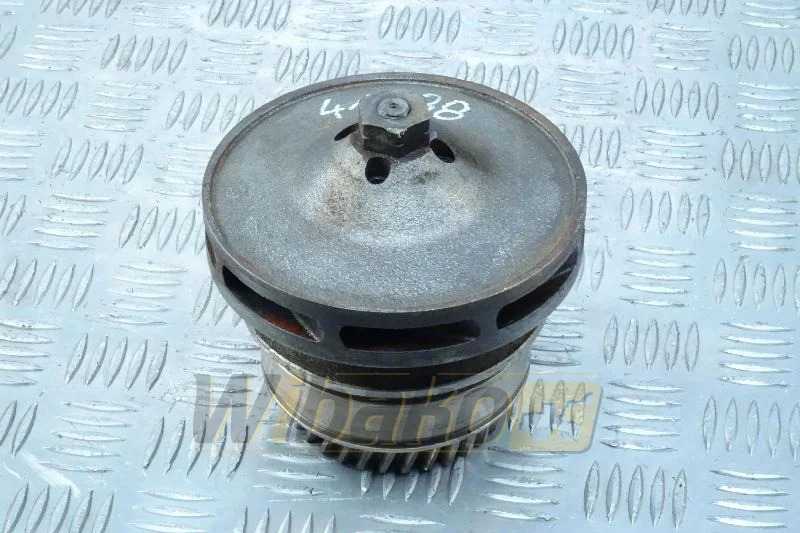 Liebherr D9308 9267780 - Water pomp: afbeelding 1 Liebherr D9308 9267780 - Water pomp: afbeelding 1