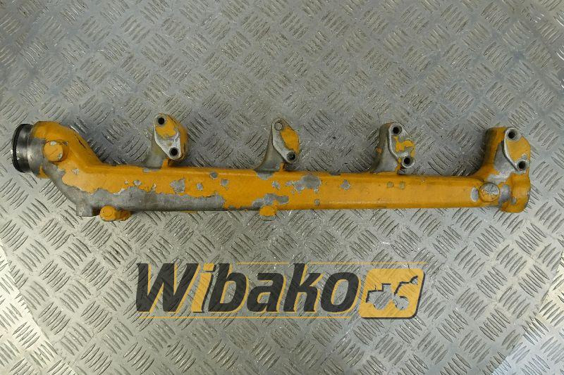 Water mainfold Liebherr L03840 - Inlaatspruitstuk voor Bouwmachine: afbeelding 1 Water mainfold Liebherr L03840 - Inlaatspruitstuk voor Bouwmachine: afbeelding 1