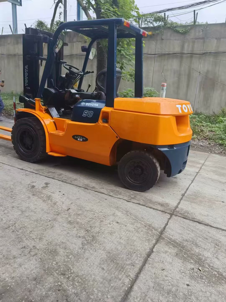 TOYATA 5-TON - Verticale masthoogwerker: afbeelding 1 TOYATA 5-TON - Verticale masthoogwerker: afbeelding 1