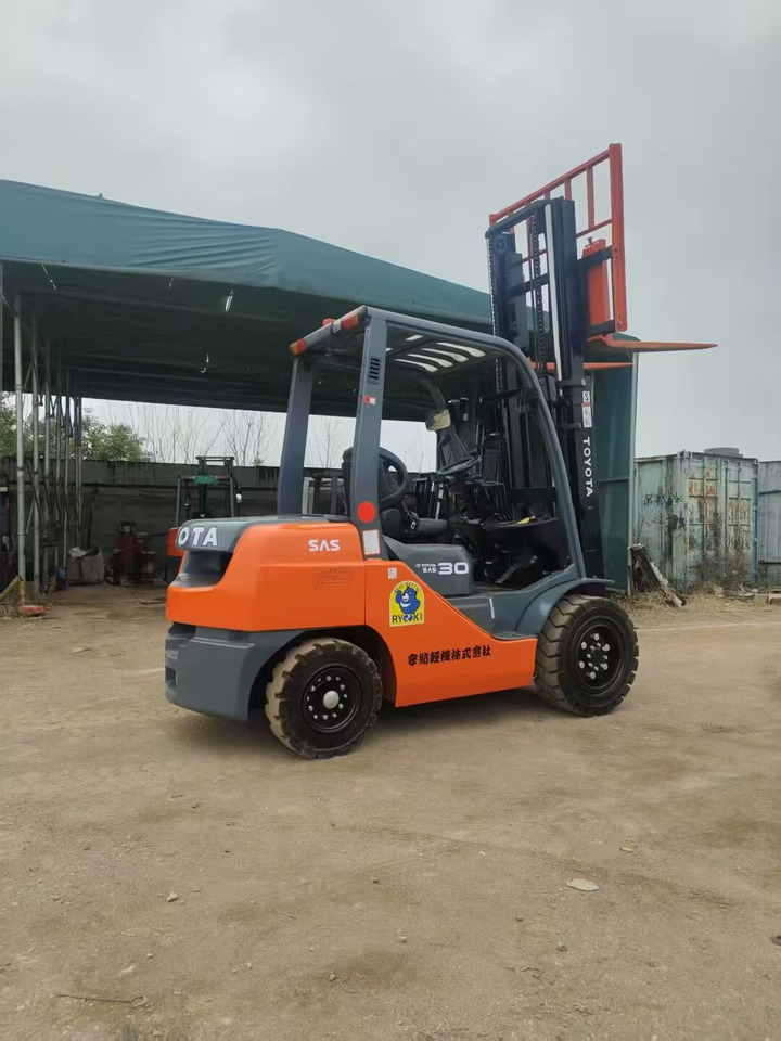Toyata 3-ton - Diesel heftruck: afbeelding 5 Toyata 3-ton - Diesel heftruck: afbeelding 5