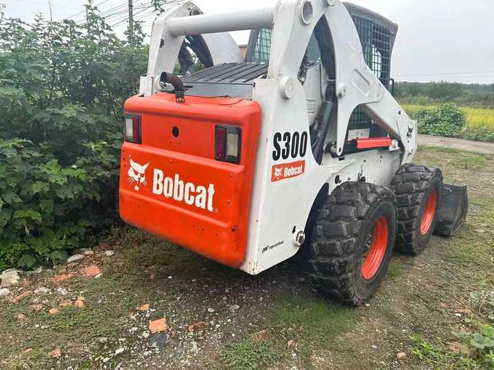 Second Hand BOBCAT S300 Skid-steer Loader with Very Good Performance Is for Sale at a Low Price - Schranklader: afbeelding 5 Second Hand BOBCAT S300 Skid-steer Loader with Very Good Performance Is for Sale at a Low Price - Schranklader: afbeelding 5