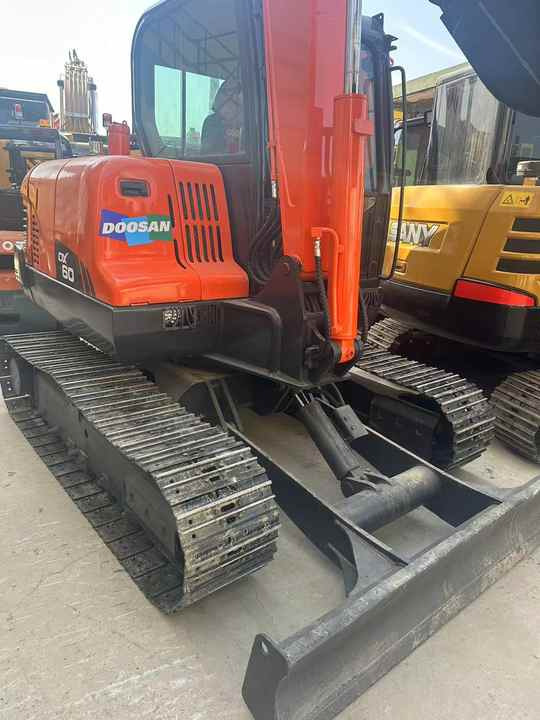 Second Hand Doosan Dx-60 Excavator for Sale - Rupsgraafmachine: afbeelding 3 Second Hand Doosan Dx-60 Excavator for Sale - Rupsgraafmachine: afbeelding 3