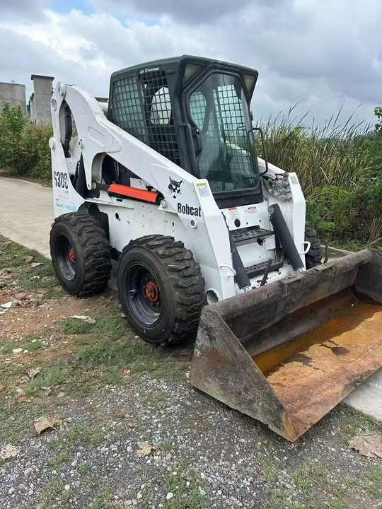 USED BOBCAT S300 Skid-steer Loader with Very Good Performance Is for Sale at a Low Price. S160/s185/s220/330 in Stock - Schranklader: afbeelding 2 USED BOBCAT S300 Skid-steer Loader with Very Good Performance Is for Sale at a Low Price. S160/s185/s220/330 in Stock - Schranklader: afbeelding 2