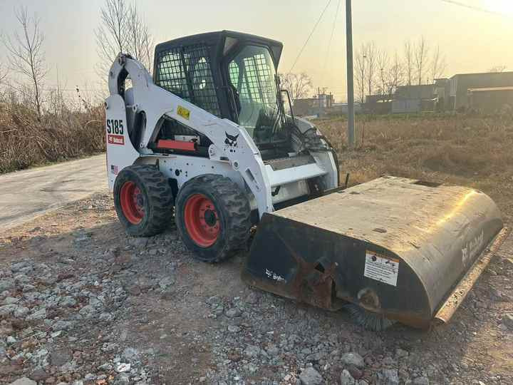 Used bobcat s185 skid steer loader on sale 100% excellent condition bobcat brand s185 s300 s550 s16 s18 skid steer sale - Schranklader: afbeelding 4 Used bobcat s185 skid steer loader on sale 100% excellent condition bobcat brand s185 s300 s550 s16 s18 skid steer sale - Schranklader: afbeelding 4