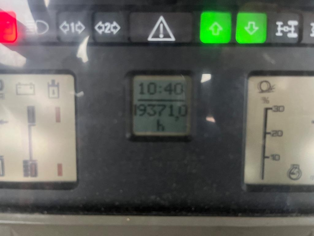 Fendt Favorit 716 Vario - Tractor: afbeelding 2 Fendt Favorit 716 Vario - Tractor: afbeelding 2