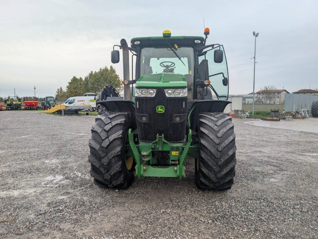 John Deere 7230 R - Tractor: afbeelding 2 John Deere 7230 R - Tractor: afbeelding 2