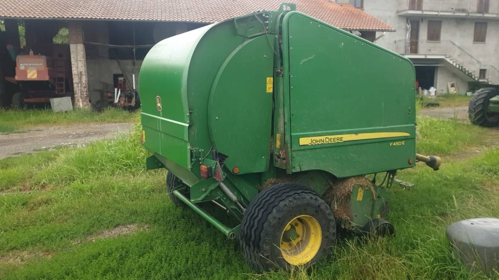 John Deere F 450 - Ronde balenpers: afbeelding 1 John Deere F 450 - Ronde balenpers: afbeelding 1
