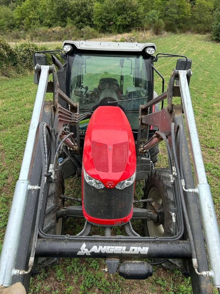 Massey Ferguson 5710 - Tractor: afbeelding 4 Massey Ferguson 5710 - Tractor: afbeelding 4