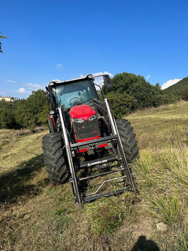 Massey Ferguson 5710 - Tractor: afbeelding 5 Massey Ferguson 5710 - Tractor: afbeelding 5