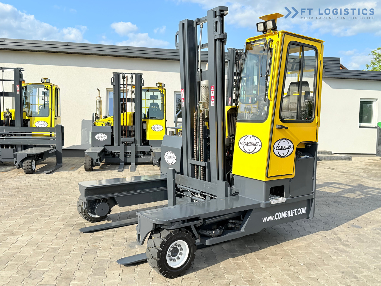 COMBILIFT C4000 / DIESEL / DUPLEX - 4100MM / FORK POSITIONER / ONLY 2951 MTH / LIKE NEW - 4-weg zijlader: afbeelding 1 COMBILIFT C4000 / DIESEL / DUPLEX - 4100MM / FORK POSITIONER / ONLY 2951 MTH / LIKE NEW - 4-weg zijlader: afbeelding 1