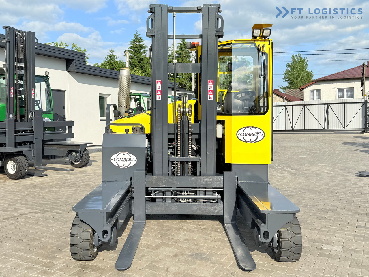 COMBILIFT C4000 / DIESEL / DUPLEX - 4100MM / FORK POSITIONER / ONLY 2951 MTH / LIKE NEW - 4-weg zijlader: afbeelding 4 COMBILIFT C4000 / DIESEL / DUPLEX - 4100MM / FORK POSITIONER / ONLY 2951 MTH / LIKE NEW - 4-weg zijlader: afbeelding 4
