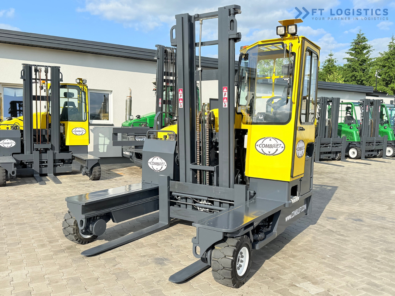 COMBILIFT C4000 / DIESEL / DUPLEX - 4100MM / FORK POSITIONER / ONLY 2951 MTH / LIKE NEW - 4-weg zijlader: afbeelding 2 COMBILIFT C4000 / DIESEL / DUPLEX - 4100MM / FORK POSITIONER / ONLY 2951 MTH / LIKE NEW - 4-weg zijlader: afbeelding 2
