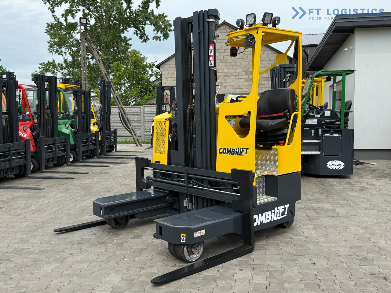 COMBILIFT MR / ELECTRIC / TRIPLEX – 6000MM / FULL FREE LIFT / WIDE POSITIONER / FORK SIDESHIFT / ONLY 1400 HOURS / LIKE NEW - 4-weg zijlader: afbeelding 1 COMBILIFT MR / ELECTRIC / TRIPLEX – 6000MM / FULL FREE LIFT / WIDE POSITIONER / FORK SIDESHIFT / ONLY 1400 HOURS / LIKE NEW - 4-weg zijlader: afbeelding 1