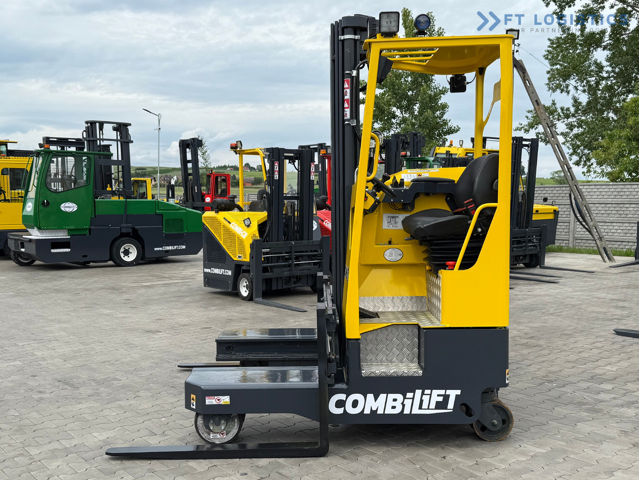 COMBILIFT MR / ELECTRIC / TRIPLEX – 6000MM / FULL FREE LIFT / WIDE POSITIONER / FORK SIDESHIFT / ONLY 1400 HOURS / LIKE NEW - 4-weg zijlader: afbeelding 2 COMBILIFT MR / ELECTRIC / TRIPLEX – 6000MM / FULL FREE LIFT / WIDE POSITIONER / FORK SIDESHIFT / ONLY 1400 HOURS / LIKE NEW - 4-weg zijlader: afbeelding 2