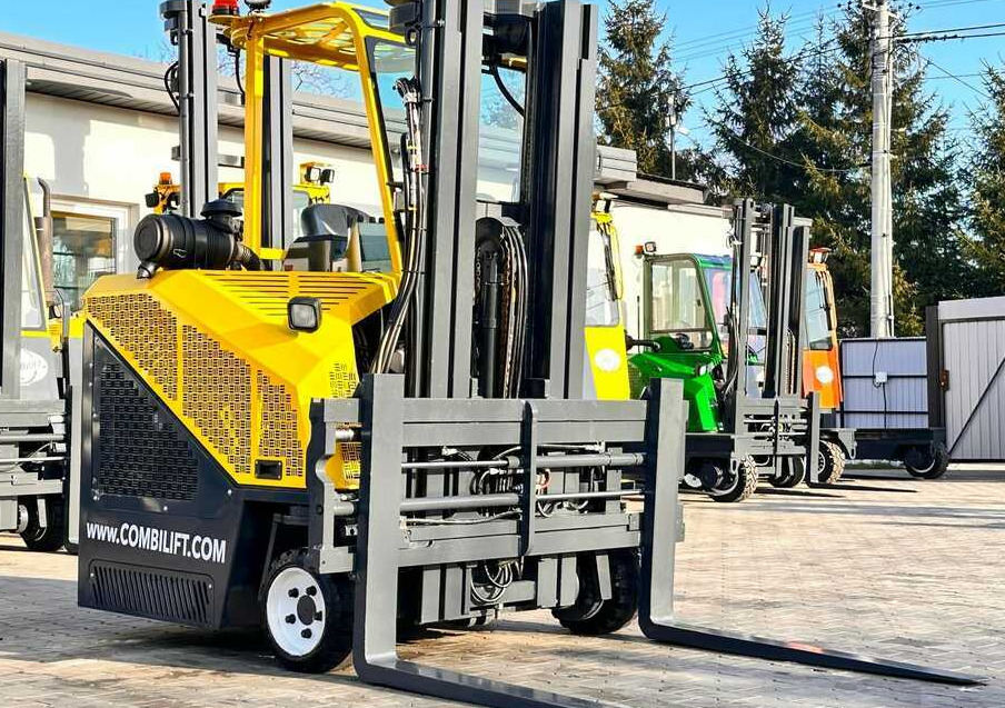 Combilift C2500CB - DIESEL - TRIPLEX - 2018 - LIKE NEW - 4-weg zijlader: afbeelding 1 Combilift C2500CB - DIESEL - TRIPLEX - 2018 - LIKE NEW - 4-weg zijlader: afbeelding 1