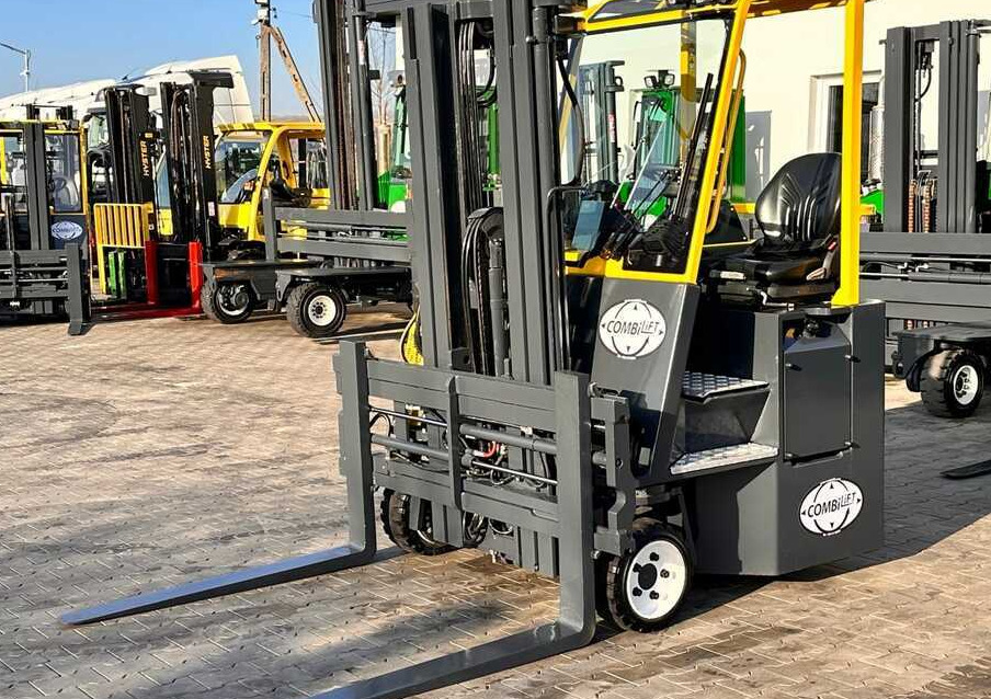 Combilift C2500CB - DIESEL - TRIPLEX - 2018 - LIKE NEW - 4-weg zijlader: afbeelding 2 Combilift C2500CB - DIESEL - TRIPLEX - 2018 - LIKE NEW - 4-weg zijlader: afbeelding 2