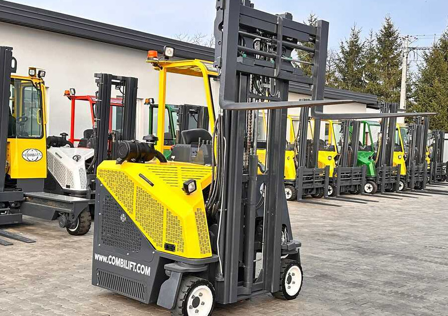 Combilift C2500CB / DUPLEX / 4100MM / DIESEL / FREE LIFT / FORK POSITIONER / SIDE SHIFT / LIKE NEW - 4-weg zijlader: afbeelding 1 Combilift C2500CB / DUPLEX / 4100MM / DIESEL / FREE LIFT / FORK POSITIONER / SIDE SHIFT / LIKE NEW - 4-weg zijlader: afbeelding 1