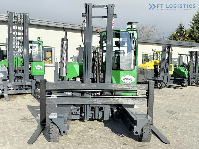 Combilift C3000 / DIESEL / DUPLEX 4200MM / FREE LIFT / WIDE FORK POSITIONER / FULL CABIN / EXCELLENT CONDITION / Wide range of four-way an - 4-weg zijlader: afbeelding 4 Combilift C3000 / DIESEL / DUPLEX 4200MM / FREE LIFT / WIDE FORK POSITIONER / FULL CABIN / EXCELLENT CONDITION / Wide range of four-way an - 4-weg zijlader: afbeelding 4