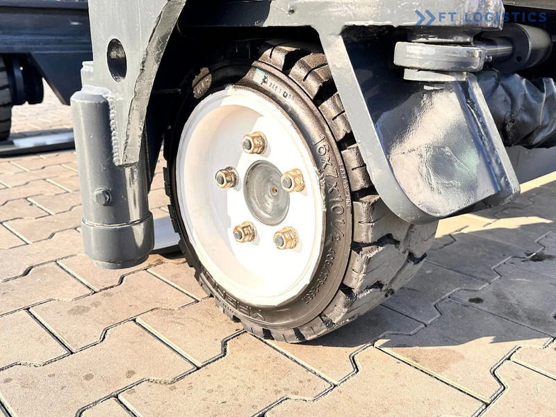 Combilift C3000 / DUPLEX / 4100MM / LPG / FREE LIFT / Like New C3000 / DUPLEX / 4100MM / LPG / FREE LIFT / Like New - 4-weg zijlader: afbeelding 4 Combilift C3000 / DUPLEX / 4100MM / LPG / FREE LIFT / Like New C3000 / DUPLEX / 4100MM / LPG / FREE LIFT / Like New - 4-weg zijlader: afbeelding 4