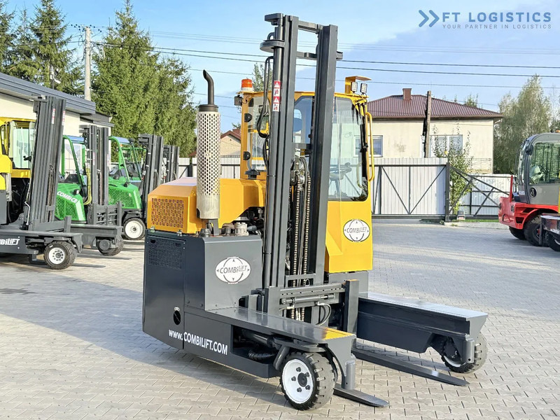Combilift C3000 / GAS / DUPLEX 4500MM / ONLY 3096 HOURS / FORK SIDE SHIFT / FULL CABIN / EXCELLENT CONDITION / Wide range of four-way and - 4-weg zijlader: afbeelding 5 Combilift C3000 / GAS / DUPLEX 4500MM / ONLY 3096 HOURS / FORK SIDE SHIFT / FULL CABIN / EXCELLENT CONDITION / Wide range of four-way and - 4-weg zijlader: afbeelding 5