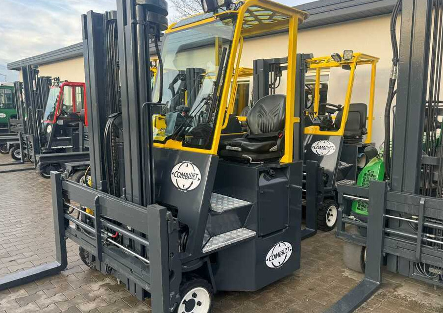 Combilift C3000CB -DIESEL- Only 6117 hours - 4-weg zijlader: afbeelding 1 Combilift C3000CB -DIESEL- Only 6117 hours - 4-weg zijlader: afbeelding 1