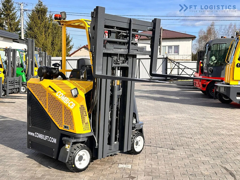 Combilift C3000CB / LPG / TRIPLEX / 4900MM / FREE LIFT / POSITIONER / LIKE NEW C3000CB / LPG / TRIPLEX / 4900MM / FREE LIFT / POSITIONER / - 4-weg zijlader: afbeelding 1 Combilift C3000CB / LPG / TRIPLEX / 4900MM / FREE LIFT / POSITIONER / LIKE NEW C3000CB / LPG / TRIPLEX / 4900MM / FREE LIFT / POSITIONER / - 4-weg zijlader: afbeelding 1