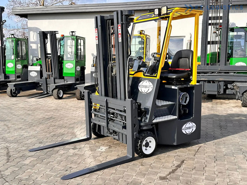 Combilift C3000CB / LPG / TRIPLEX / 4900MM / FREE LIFT / POSITIONER / LIKE NEW C3000CB / LPG / TRIPLEX / 4900MM / FREE LIFT / POSITIONER / - 4-weg zijlader: afbeelding 2 Combilift C3000CB / LPG / TRIPLEX / 4900MM / FREE LIFT / POSITIONER / LIKE NEW C3000CB / LPG / TRIPLEX / 4900MM / FREE LIFT / POSITIONER / - 4-weg zijlader: afbeelding 2