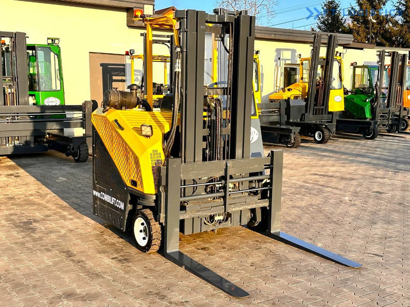 Combilift C3000CB / LPG / TRIPLEX - 4900MM / LPG / FREE LIFT / FORK POSITIONER C3000CB / LPG / TRIPLEX - 4900MM / LPG / FREE LIFT / FORK P - 4-weg zijlader: afbeelding 4 Combilift C3000CB / LPG / TRIPLEX - 4900MM / LPG / FREE LIFT / FORK POSITIONER C3000CB / LPG / TRIPLEX - 4900MM / LPG / FREE LIFT / FORK P - 4-weg zijlader: afbeelding 4