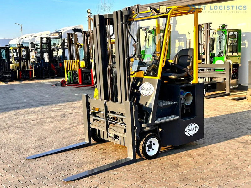 Combilift C3000CB / LPG / TRIPLEX - 4900MM / LPG / FREE LIFT / FORK POSITIONER C3000CB / LPG / TRIPLEX - 4900MM / LPG / FREE LIFT / FORK P - 4-weg zijlader: afbeelding 1 Combilift C3000CB / LPG / TRIPLEX - 4900MM / LPG / FREE LIFT / FORK POSITIONER C3000CB / LPG / TRIPLEX - 4900MM / LPG / FREE LIFT / FORK P - 4-weg zijlader: afbeelding 1