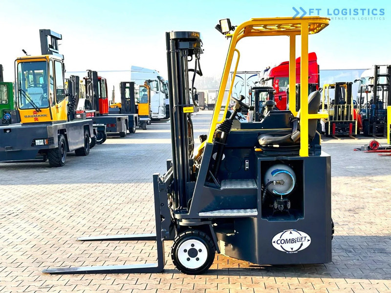 Combilift C3000CB / LPG / TRIPLEX - 4900MM / LPG / FREE LIFT / FORK POSITIONER C3000CB / LPG / TRIPLEX - 4900MM / LPG / FREE LIFT / FORK P - 4-weg zijlader: afbeelding 2 Combilift C3000CB / LPG / TRIPLEX - 4900MM / LPG / FREE LIFT / FORK POSITIONER C3000CB / LPG / TRIPLEX - 4900MM / LPG / FREE LIFT / FORK P - 4-weg zijlader: afbeelding 2