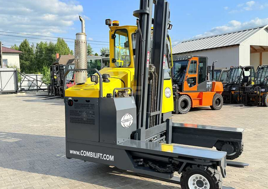 Combilift C4000 / DIESEL / DUPLEX - 4100MM / POSITIONER / ONLY 2951 MTH / LIKE NEW - 4-weg zijlader: afbeelding 5 Combilift C4000 / DIESEL / DUPLEX - 4100MM / POSITIONER / ONLY 2951 MTH / LIKE NEW - 4-weg zijlader: afbeelding 5