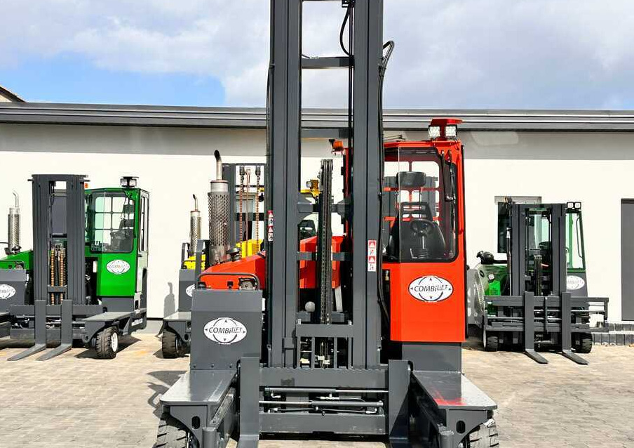Combilift C4000 / DIESEL / TRIPLEX / 8400MM / FREE LIFT / SIDESHIFT / LIKE NEW - 4-weg zijlader: afbeelding 5 Combilift C4000 / DIESEL / TRIPLEX / 8400MM / FREE LIFT / SIDESHIFT / LIKE NEW - 4-weg zijlader: afbeelding 5