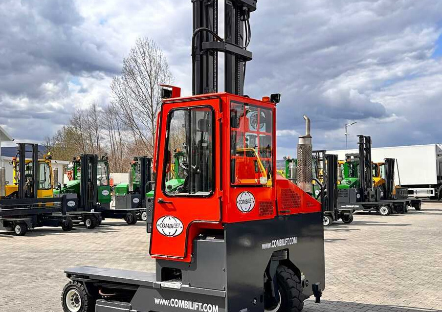 Combilift C4000 / DIESEL / TRIPLEX / 8400MM / FREE LIFT / SIDESHIFT / LIKE NEW - 4-weg zijlader: afbeelding 3 Combilift C4000 / DIESEL / TRIPLEX / 8400MM / FREE LIFT / SIDESHIFT / LIKE NEW - 4-weg zijlader: afbeelding 3
