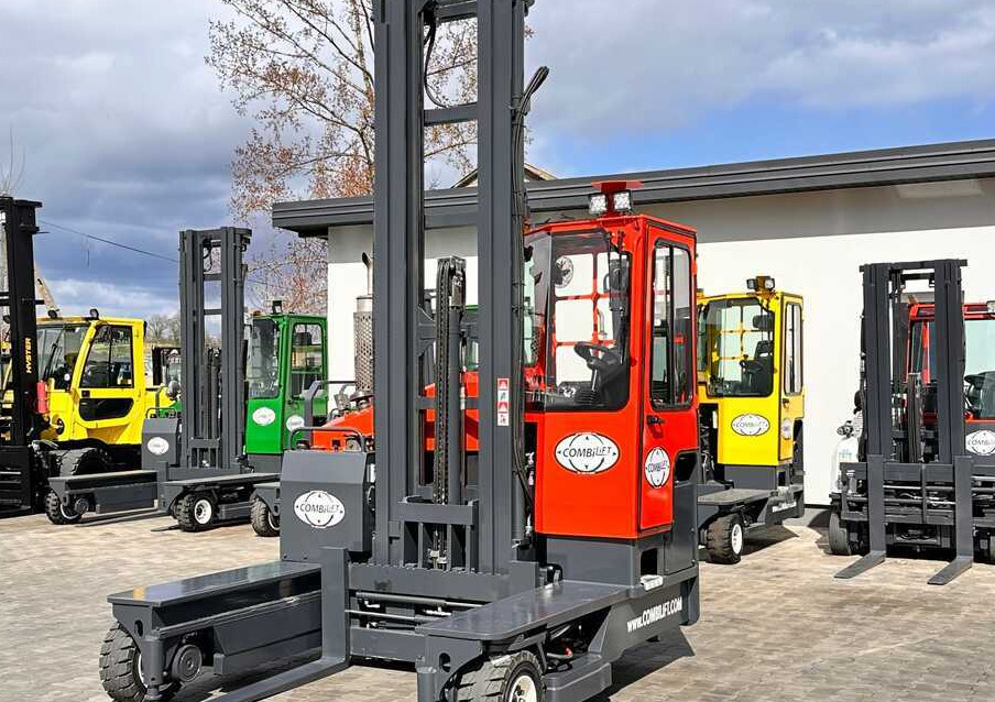 Combilift C4000 / DIESEL / TRIPLEX / 8400MM / FREE LIFT / SIDESHIFT / LIKE NEW - 4-weg zijlader: afbeelding 4 Combilift C4000 / DIESEL / TRIPLEX / 8400MM / FREE LIFT / SIDESHIFT / LIKE NEW - 4-weg zijlader: afbeelding 4