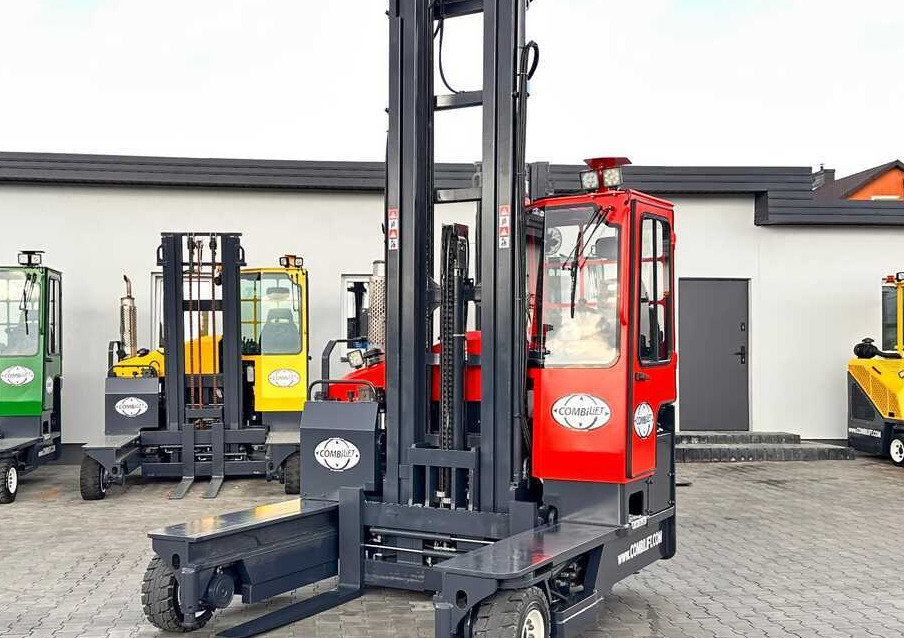 Combilift C4000 / DIESEL / TRIPLEX / 8400MM / FREE LIFT / SIDESHIFT / LIKE NEW - 4-weg zijlader: afbeelding 3 Combilift C4000 / DIESEL / TRIPLEX / 8400MM / FREE LIFT / SIDESHIFT / LIKE NEW - 4-weg zijlader: afbeelding 3