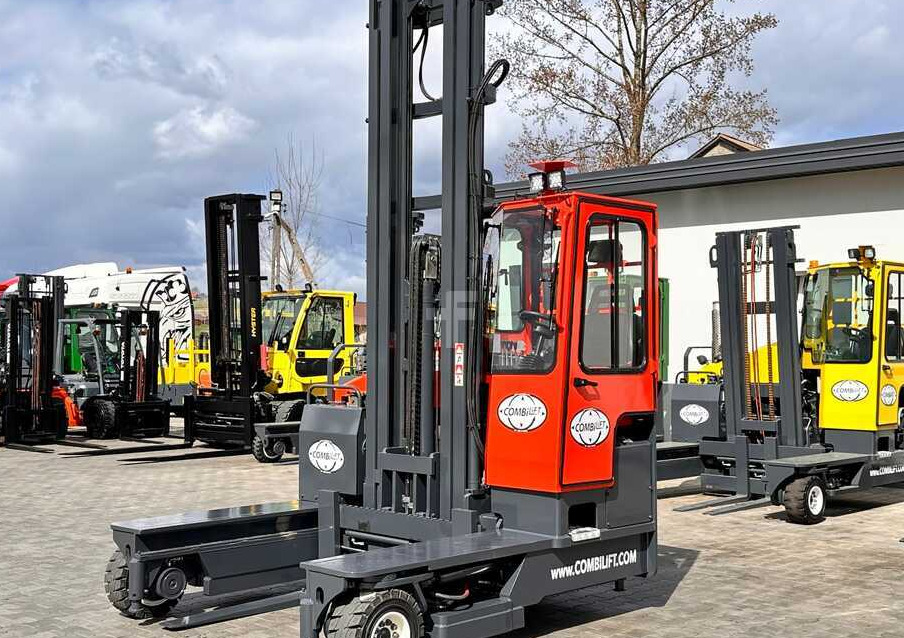 Combilift C4000 / DIESEL / TRIPLEX / 8400MM / FREE LIFT / SIDESHIFT / LIKE NEW - 4-weg zijlader: afbeelding 1 Combilift C4000 / DIESEL / TRIPLEX / 8400MM / FREE LIFT / SIDESHIFT / LIKE NEW - 4-weg zijlader: afbeelding 1