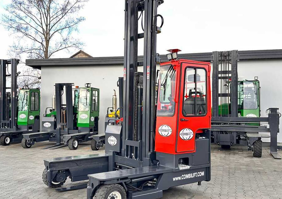 Combilift C4000 / DIESEL / TRIPLEX / 8400MM / FREE LIFT / SIDESHIFT / LIKE NEW - 4-weg zijlader: afbeelding 1 Combilift C4000 / DIESEL / TRIPLEX / 8400MM / FREE LIFT / SIDESHIFT / LIKE NEW - 4-weg zijlader: afbeelding 1