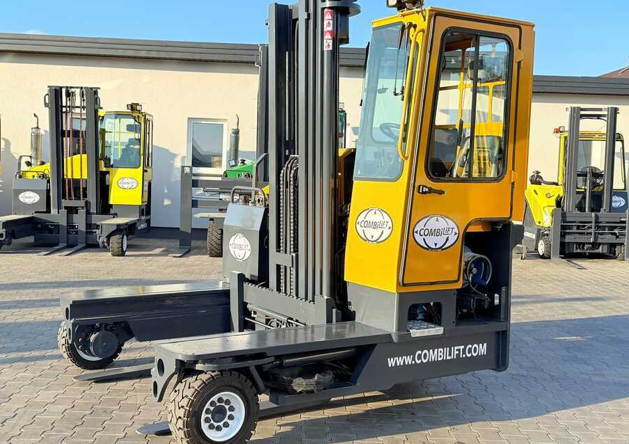 Combilift C4000 / GAS / TRIPLEX – 5600MM / FREE LIFT / FORK SIDESHIFT / LIKE NEW - 4-weg zijlader: afbeelding 4 Combilift C4000 / GAS / TRIPLEX – 5600MM / FREE LIFT / FORK SIDESHIFT / LIKE NEW - 4-weg zijlader: afbeelding 4