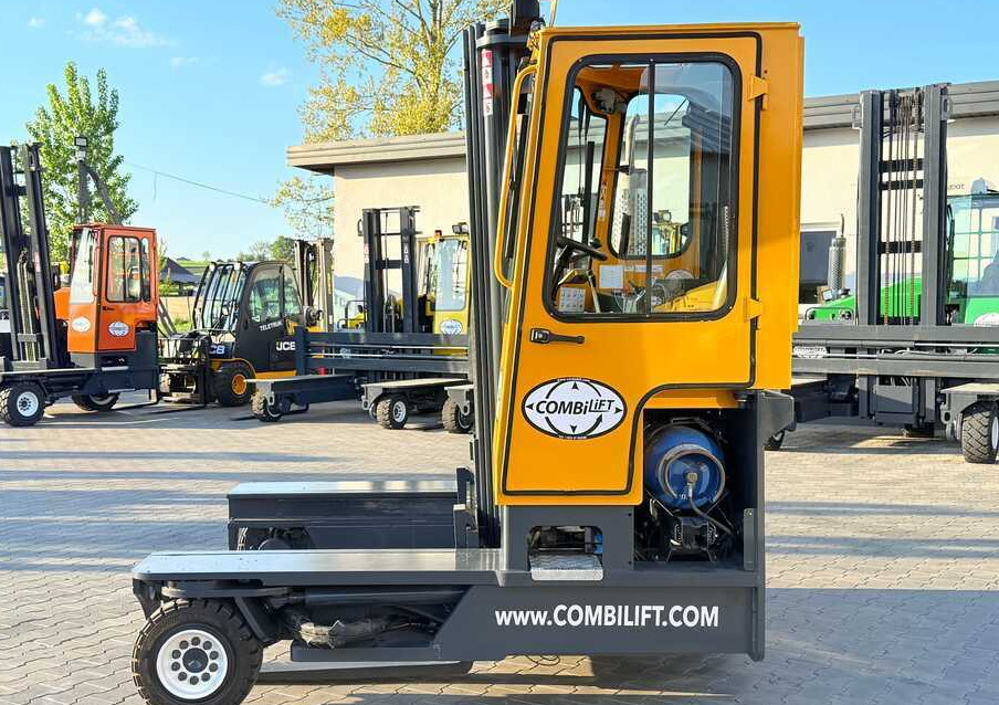 Combilift C4000 / GAS / TRIPLEX – 5600MM / FREE LIFT / FORK SIDESHIFT / LIKE NEW - 4-weg zijlader: afbeelding 5 Combilift C4000 / GAS / TRIPLEX – 5600MM / FREE LIFT / FORK SIDESHIFT / LIKE NEW - 4-weg zijlader: afbeelding 5