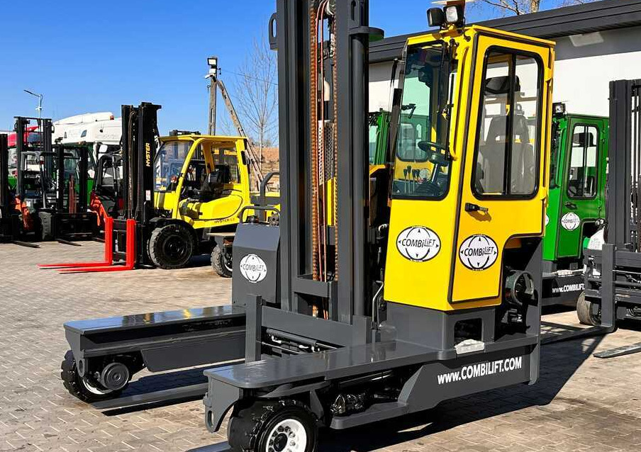 Combilift C4000 / LPG / DUPLEX / 4100MM / WEIGHT / FORK SIDE SHIFT / LIKE NEW - 4-weg zijlader: afbeelding 1 Combilift C4000 / LPG / DUPLEX / 4100MM / WEIGHT / FORK SIDE SHIFT / LIKE NEW - 4-weg zijlader: afbeelding 1